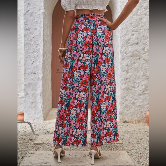 NWOT SHEIN Frenchy Floral Print Wide Leg Cropped Pants Women’s Size Small - Picture 2 of 8
